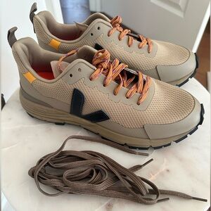 Veja Dekkan Alveomesh Dune Black NWOT